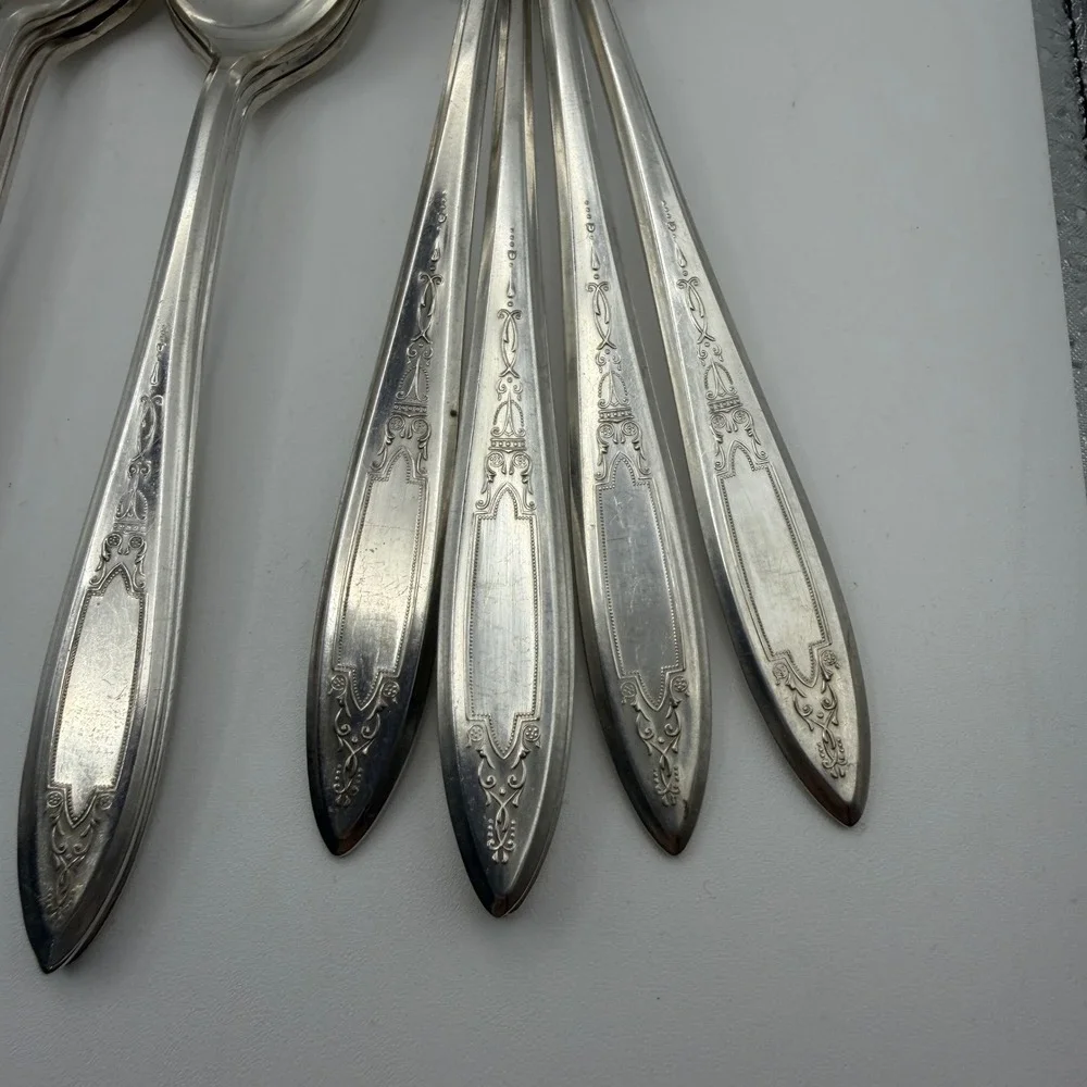 Wm. A. Rogers Oneida Debutante Flatware Set 26pc Silverplate Vintage Silver
